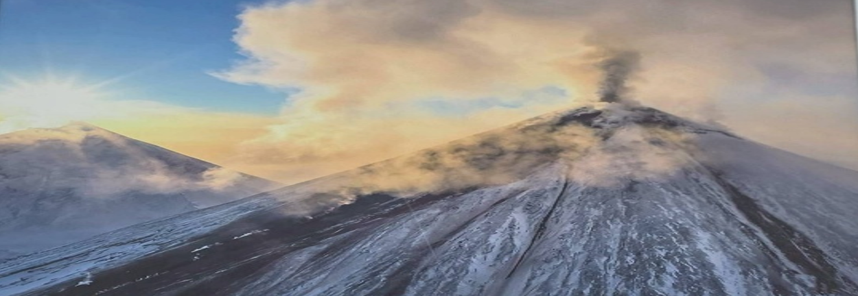 蘇達奇火山口 ✈ 俯瞰火山群與庫頁湖   泡溫泉、享用美食、庫頁湖國家公園搭船賞熊抓鮭魚