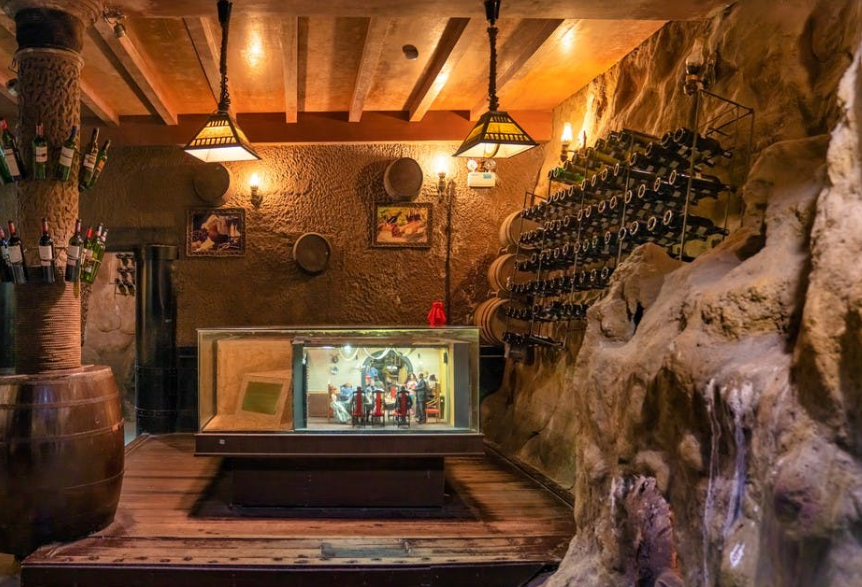 法國山城百年酒窖