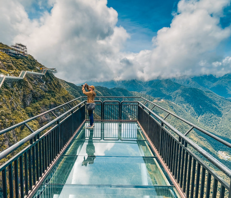 龍雲玻璃天空步道