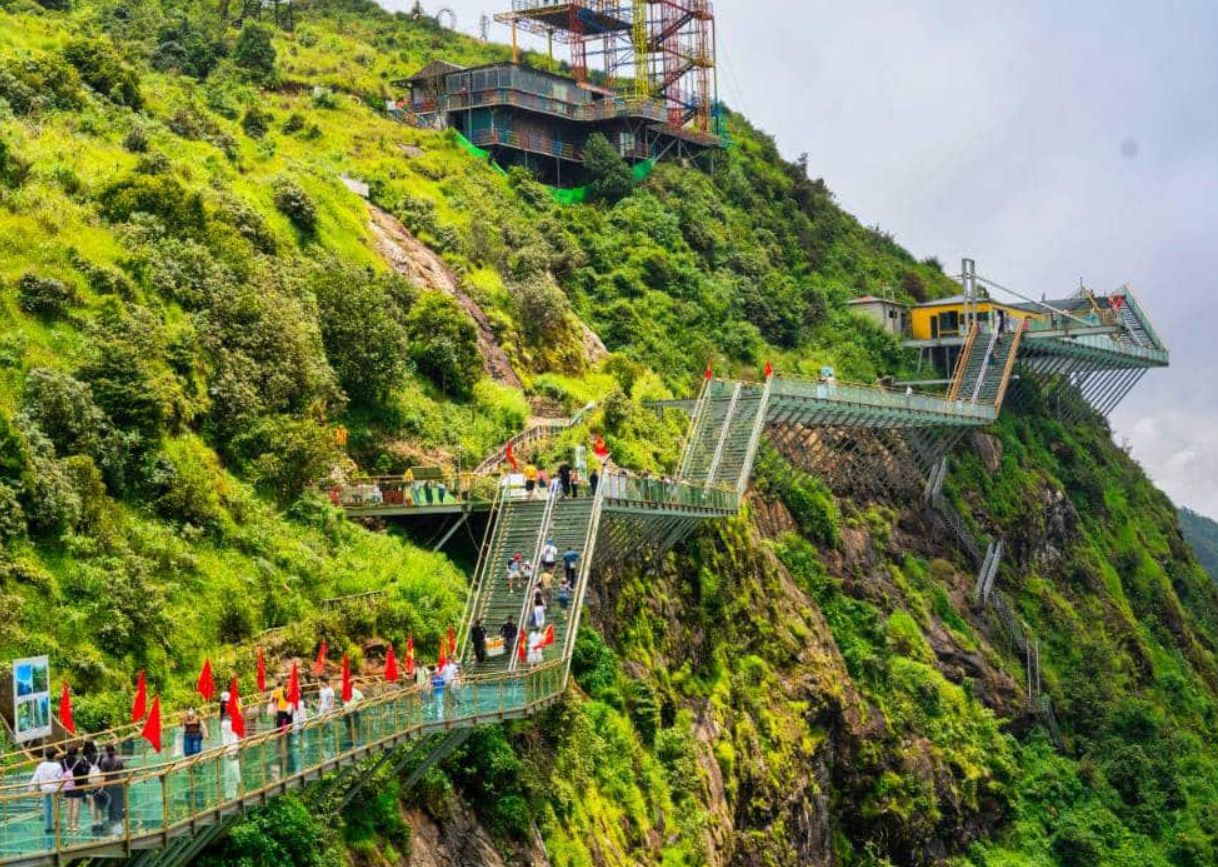 龍雲玻璃天空步道