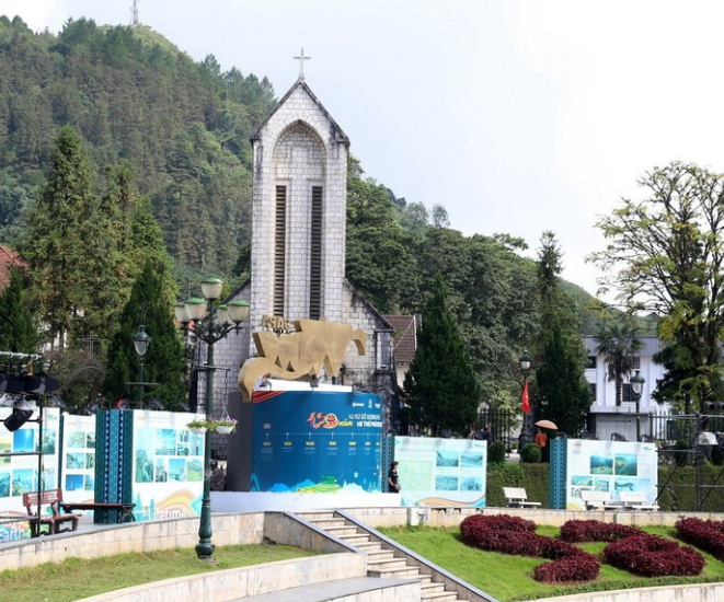 沙壩石教堂與愛情廣場