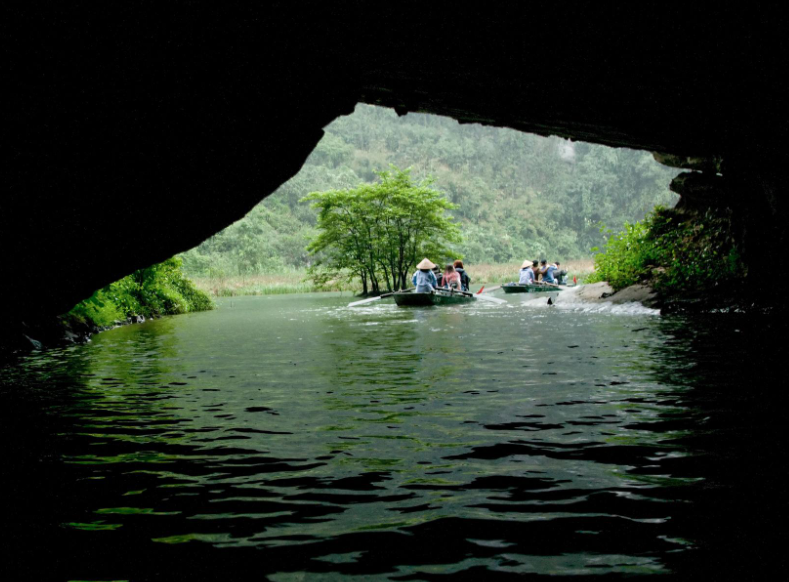 小舟遊覽長安生態保護區